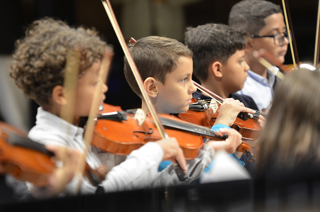 Basileu França apresenta o concerto “Despertando Talentos”