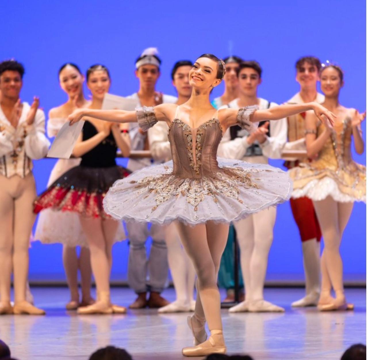 Ana Luísa Negrão, bailarina da EFG em Artes Basileu França, é premiada em competição de dança na Suíça; também aluna da escola, Lucía Abril Marcucci ficou entre as semifinalistas