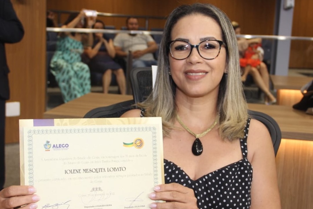 Coordenadora do curso Superior de Produção Cênica da EFG Basileu França conclui doutorado na UFG 