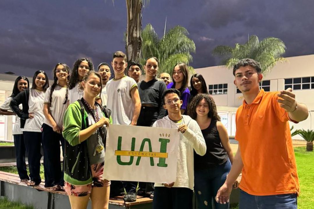 Estudantes da Escola do Futuro criam miniempresa com produção de velas perfumadas 